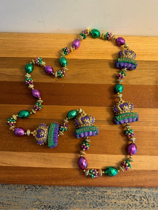 Jewelry - Mardi Gras Necklace Chunky 4 Crowns